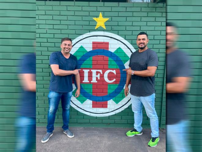 Ao lado do presidente Nicanor Pires, Carlos Oliveira disse que retorna ao clube para levar o Ipatinga de volta à elite do futebol mineiro