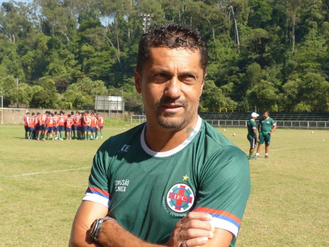 O treinador Charles Guerreiro está confiante para a estreia após seis semanas de preparação