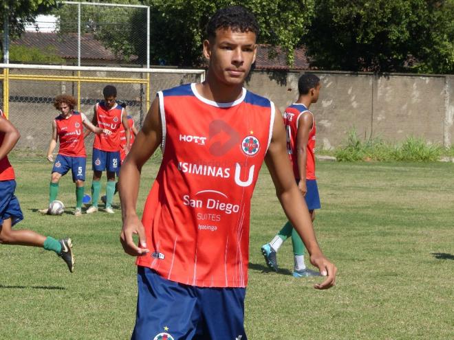 O zagueiro Rhyum, de origem krenac, uma das muitas novidades do Sub-20 do Tigre no Mineiro