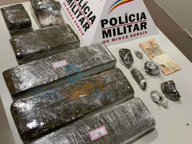 As barras de maconha e outras porções apreendidas com os três jovens suspeitos