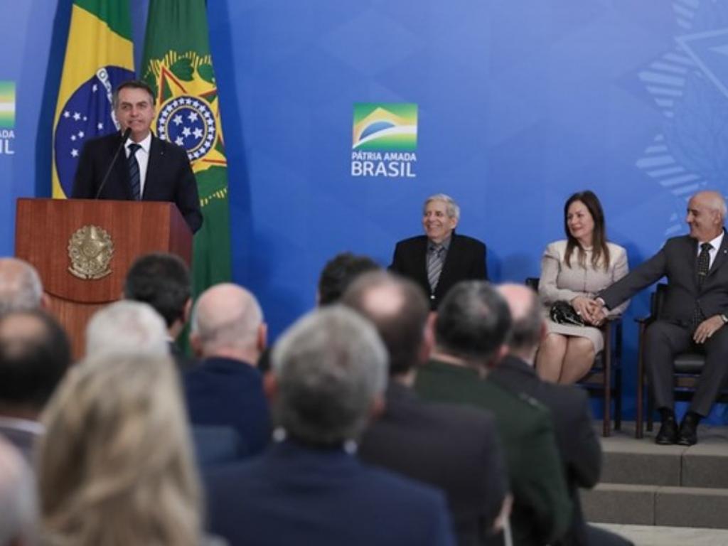 Salários serão aumentados em 69%, estourando o teto de R$ 39.293,32 do funcionalismo
