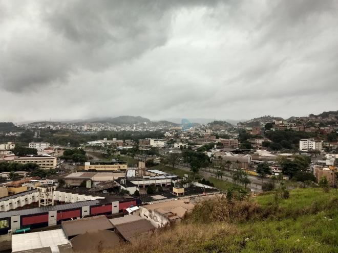 A previsão é que a temperatura mínima atinja, neste sábado, 15 graus, em média, nos municípios do Vale do Aço 