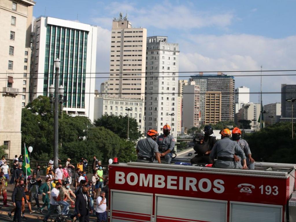 Parentes, amigos e apoiadores se despedem de Bruno Covas | Portal