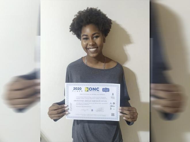 Francynne Arielle Barcelos Souza foi agraciada com uma menção honrosa 