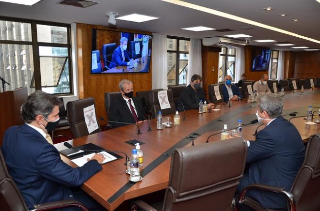 Além de representantes do MPMG, pela Usiminas, assinaram o acordo, o presidente Sergio Leite, o diretor vice-presidente Industrial, Américo Ferreira Neto; o diretor corporativo Jurídico, Bruno Lage de Araújo Paulino; e a advogada Lígia Maria Gonçalves Braz