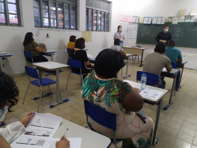 Profissionais foram orientados sobre como agir no ambiente escolar em tempos de pandemia