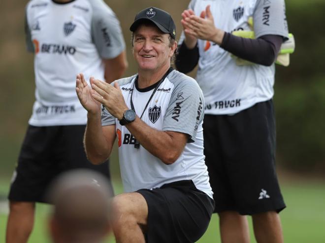 Técnico Cuca vai encarar um dos times mais tradicionais do torneio