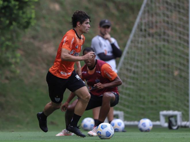 Com convocação de Guilherme Arana, Dodô deve ser o titular da lateral-esquerda