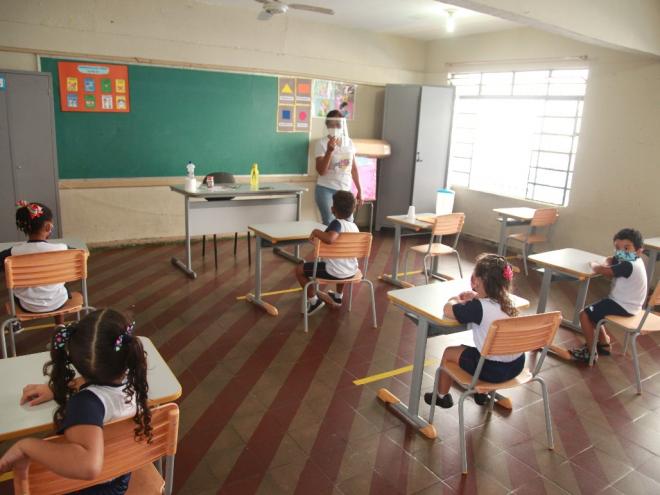 As aulas foram retomadas no início da semana para as turmas de Educação Infantil, dos anos iniciais e finais do Ensino Fundamental e creches