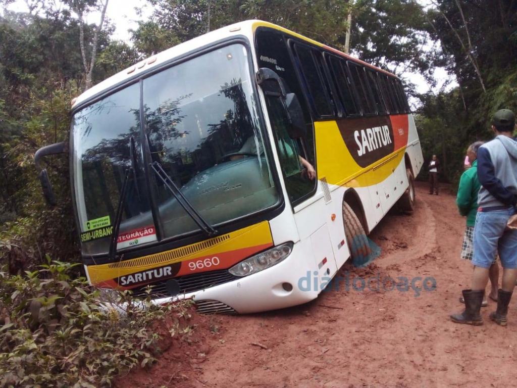 Ninguém ficou ferido no acidente que aconteceu no começo da manhã de domingo, 6