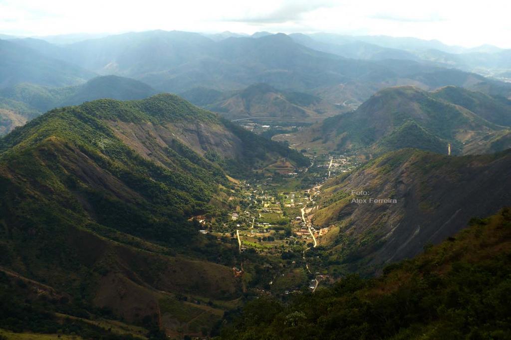 Bairro Petrópolis, visto da extinga rampa de voo livre no pico Ana Moura 