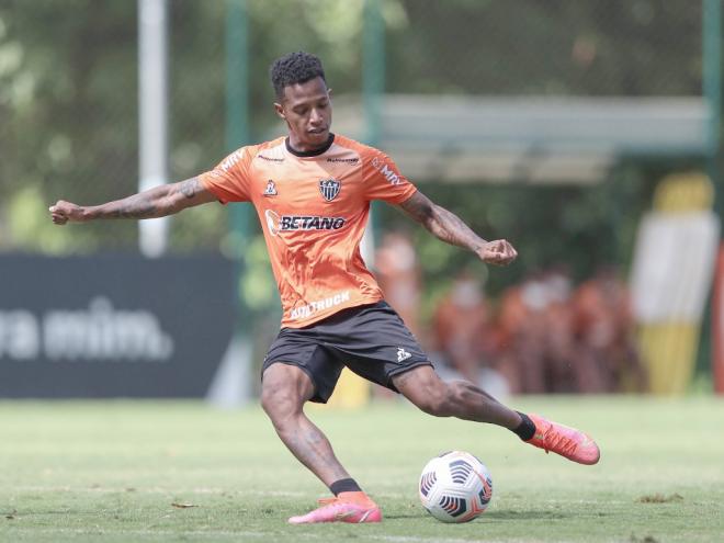 Cláusula em contrato de empréstimo impede que volante encare seu ex-clube