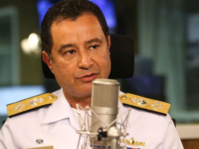 O almirante de esquadra Almir Garnier, comandante da Marinha, informou sobre os investimentos em equipamentos de defesa 
