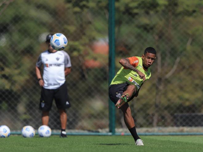Atacante Sávio pode ser titular na partida desta quinta-feira