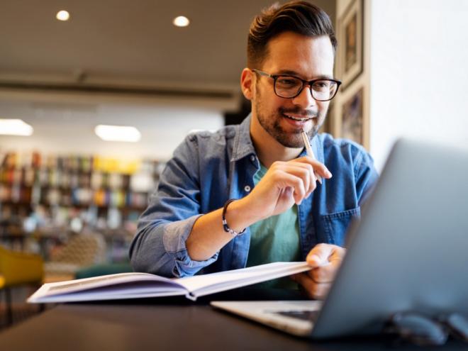 Já bastante conhecida entre programadores e estudantes de tecnologia, a Grasshopper, plataforma do Google, ganhou nesta semana a versão brasileira ? até então o conteúdo era disponibilizado em nos idiomas inglês e espanhol