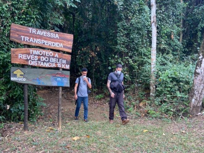 Os fotógrafos percorrerem locais previamente selecionados no projeto