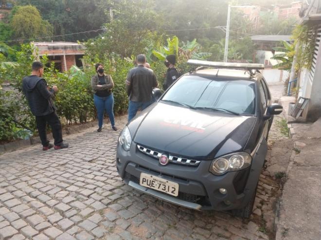 Equipes da PCMG cumpriram nesta sexta-feira mandados de busca, apreensão de prisão em Mesquita  