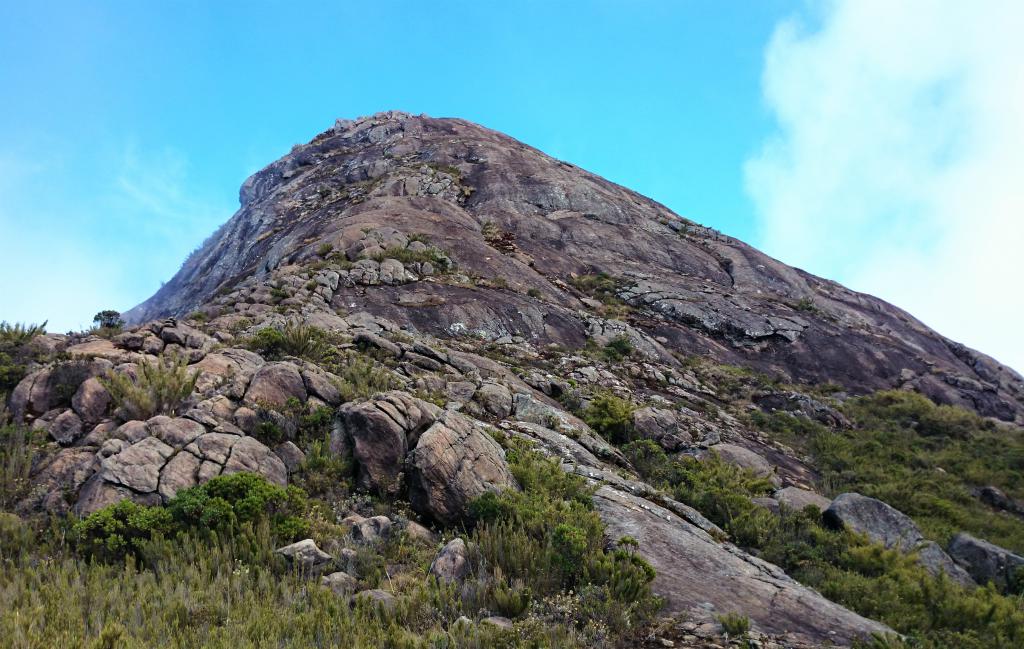 Pico do Cristal, o maior de Minas, tem trilhas difíceis, não recomendáveis sem guia