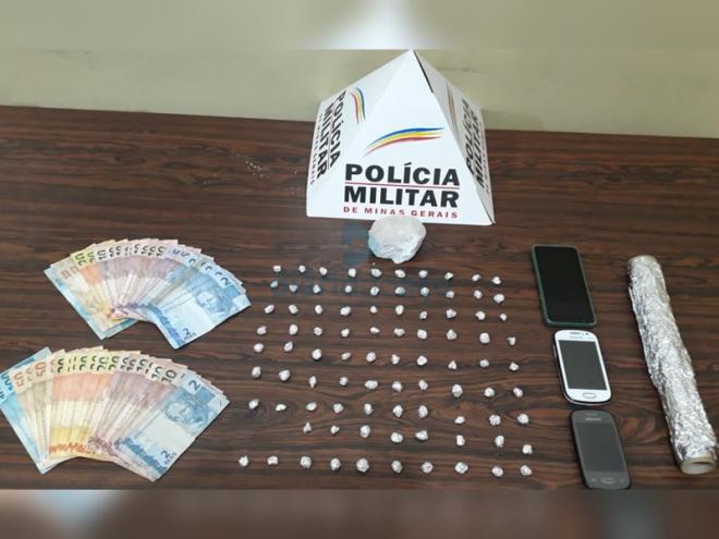 As porções de crack foram localizadas com os suspeitos de tráfico no Cruzeirinho
