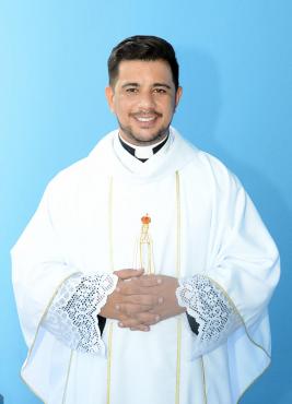 A paróquia tem como pároco Anderson Ferreira Teixeira