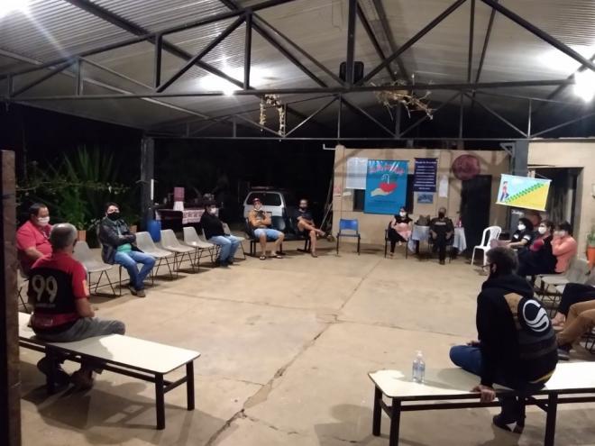 Reuniões da Associação Amar e Renascer promovem acolhimento e auxiliam as pessoas a como ajudar dependentes 