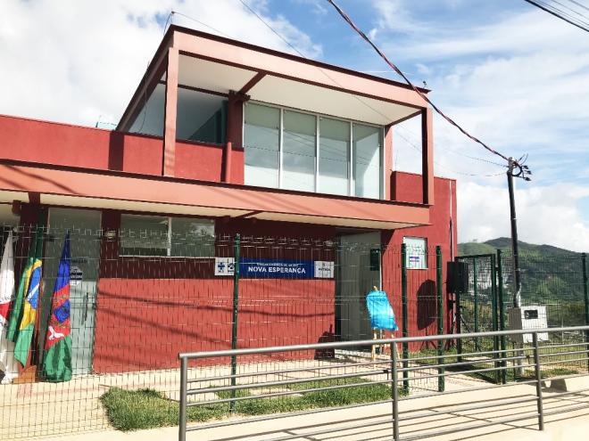 As pessoas devem manter cadastro atualizado na unidade de saúde do bairro ou regional onde reside, para que seja possível o contato do agente de saúde no agendamento da vacina contra a covid-19