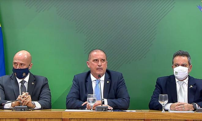 Representantes do governo anunciaram que Bolsonario acionou a PF contra deputado que faz denúncias sobre vacinas 