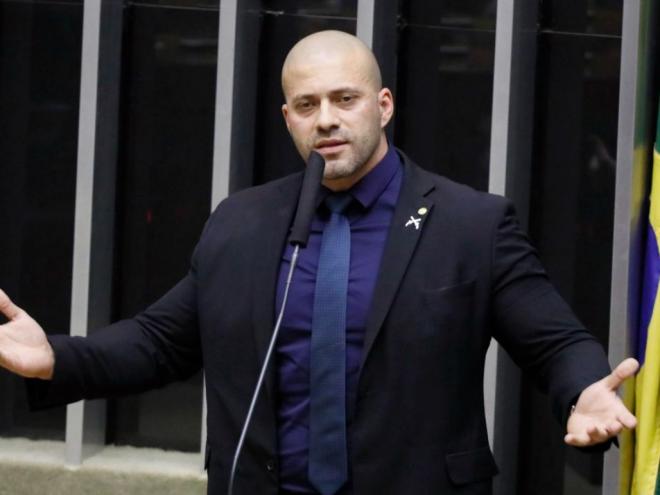  Deputado federal voltou para prisão por descumprir uso da tornozeleira