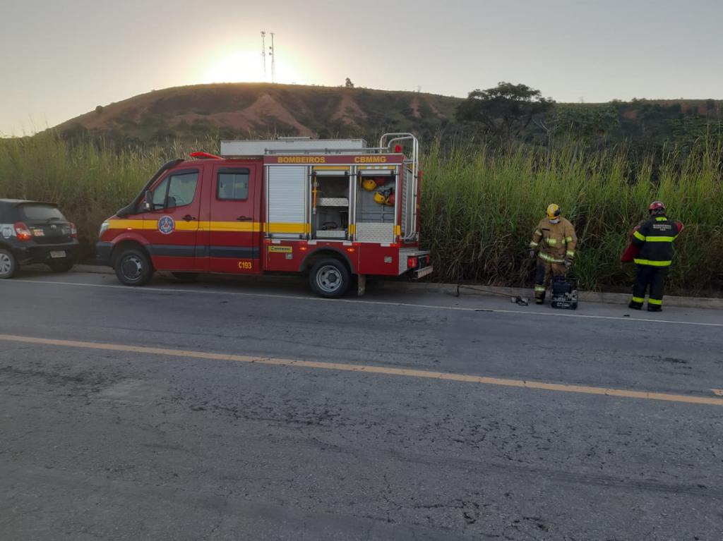 Equipe do 11º Batalhão dos Bombeiros encontrou vítima presa às ferragens da cabine 