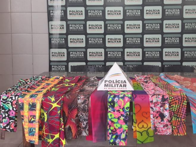 Policiais viram mulher com volume por baixo da blusa e, ao ser abordada, confessou o furto do vestuário 