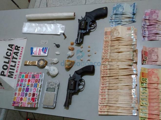 Os objetos apreendidos durante a ocorrência no bairro Cidade Nova, em Santana do Paraíso