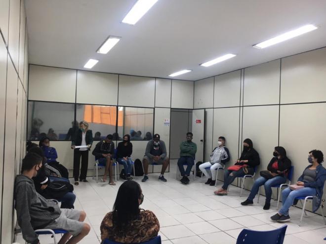 Mais de 500 pessoas já passaram por oficinas de orientação para o mundo do trabalho, sendo absorvidas em vagas oferecidas por empregadores, informa o governo municipal 