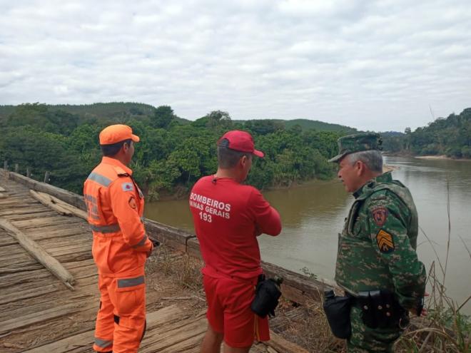 Polícia de Meio Ambiente também atua na busca ao desaparecido nas proximidades do rio Doce