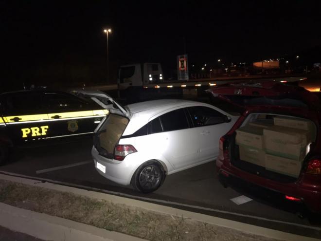 Ao parar veículo que transitava com luzes de lanterna apagadas, policiais rodoviários descobriram caixas com mercadoria furtada 