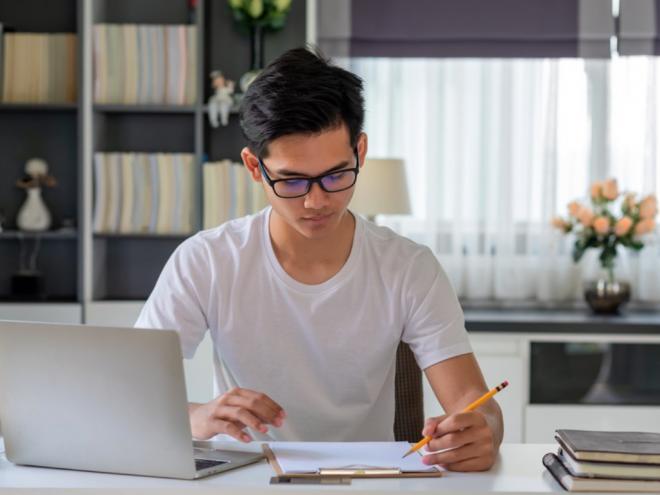 Tais cursos gratuitos são destinados a quem deseja adicionar conhecimento à sua formação acadêmica e enriquecer o currículo