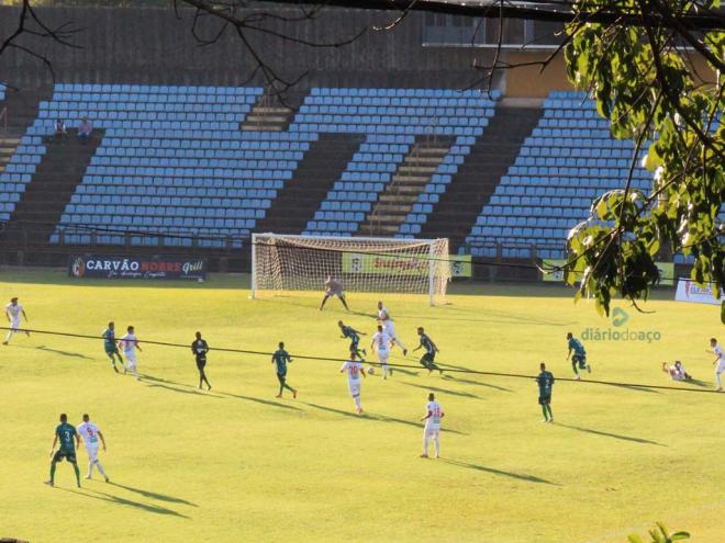 A bola rolou na tarde deste sábado, no Ipatingão 