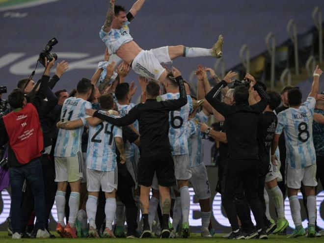  Na final da Copa América, em pleno Maracanã, Messi e companhia derrotaram o Brasil por 1 a 0 e encerraram um jejum que atravessou gerações