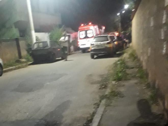 Crime foi registrado na rua Ana Malaquias, em Timóteo, na noite de sábado 