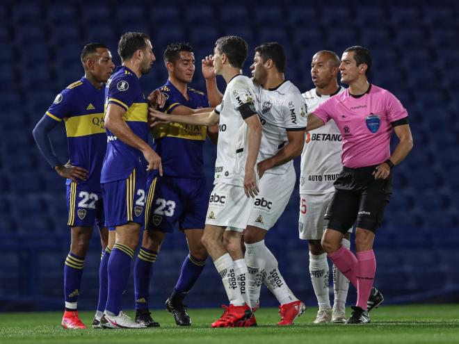 Para Conmebol, Andrés Rojas cometeu erros graves na anulação do gol