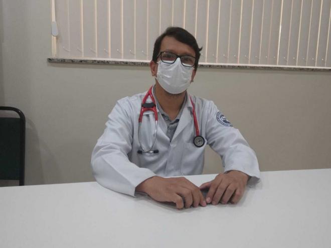 O cardiologista Norberto de Sá destaca que as baixas temperaturas contribuem para a vasoconstrição