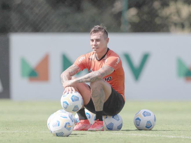 Eduardo Vargas pode assumir a titularidade do ataque nesta noite