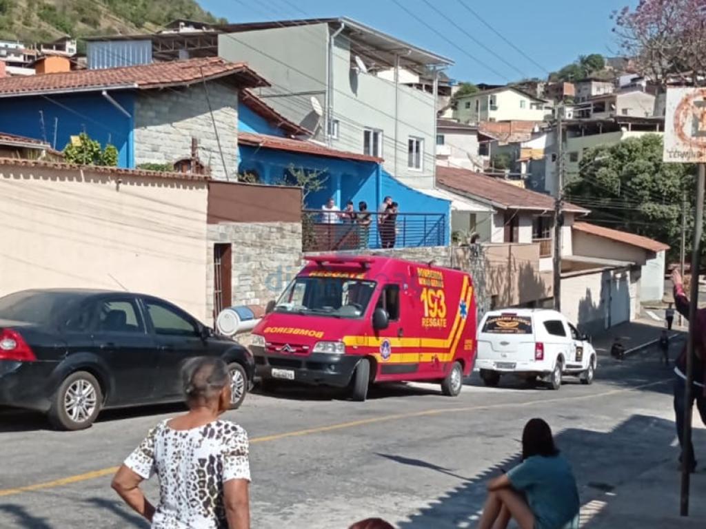 Os militares dos bombeiros foram até o local do acidente, mas as vítima já se encontravam mortas