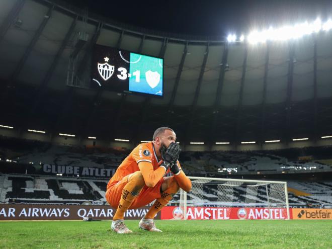 Goleiro falhou no tempo regulamentar, mas foi o herói nos pênaltis