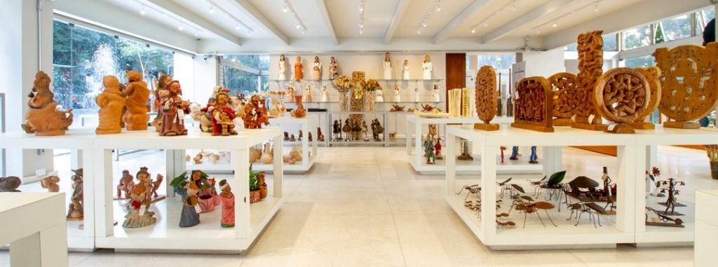 O espaço reúne produções familiares, de associações e cooperativas e de artistas individuais