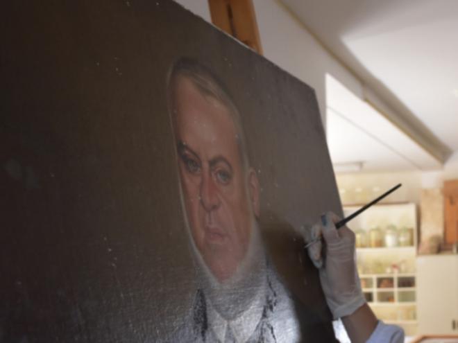As técnicas envolvem conservação de móveis, esculturas e pinturas de cavalete