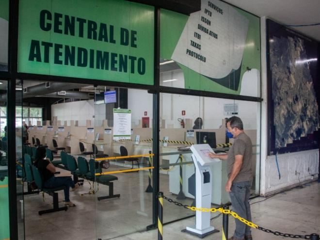O requerimento para pagamento à vista ou para concessão de parcelamento deverá ser formalizado na Central de Atendimento Tributário 