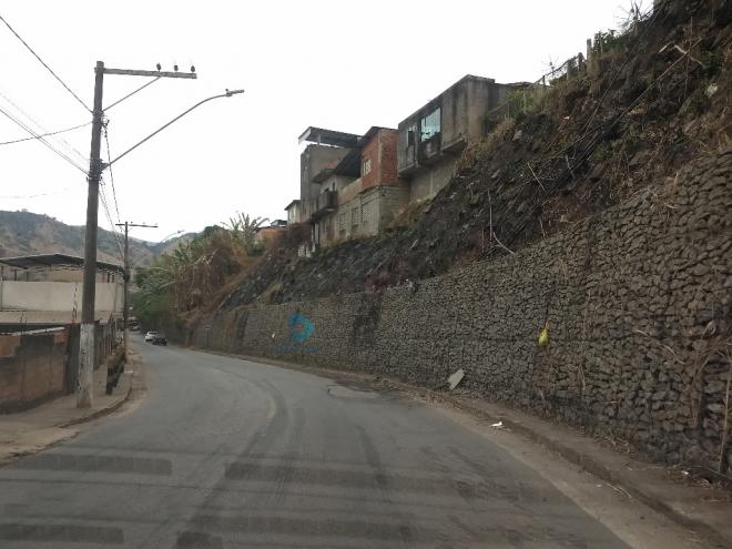 Moradores afirmam que precariedade da avenida Acesita, entre os bairros Ana Rita e Bela Vista não suporta o tráfego da MG-760
