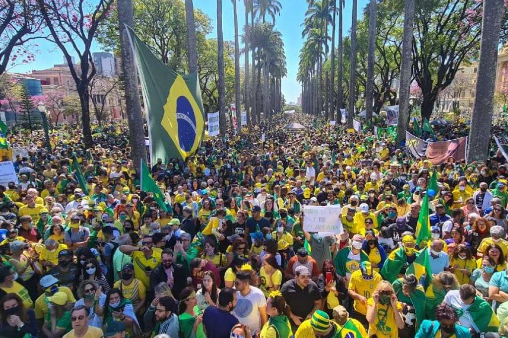 Bolsonaristas Vao Para As Ruas Pedir Voto Impresso Auditavel Portal Diario Do Aco