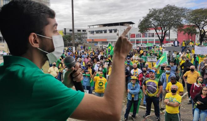 O prefeito Gustavo Nunes participou da manifestação em Ipatinga