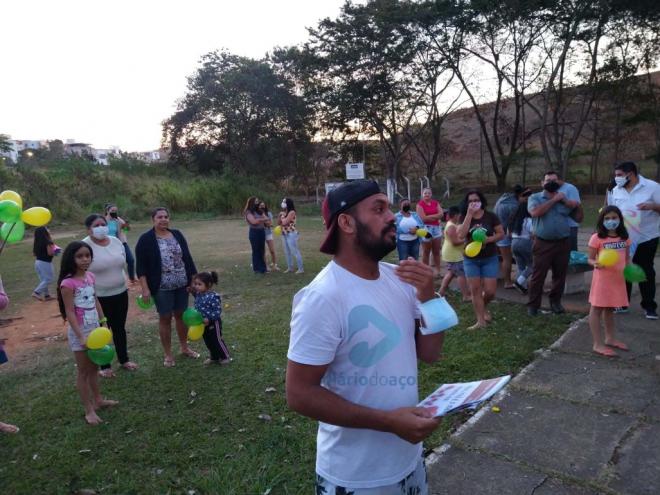 Max foi recebido com festa por familiares, amigos e vizinhos, no bairro Parque Caravelas, em Santana do Paraíso 